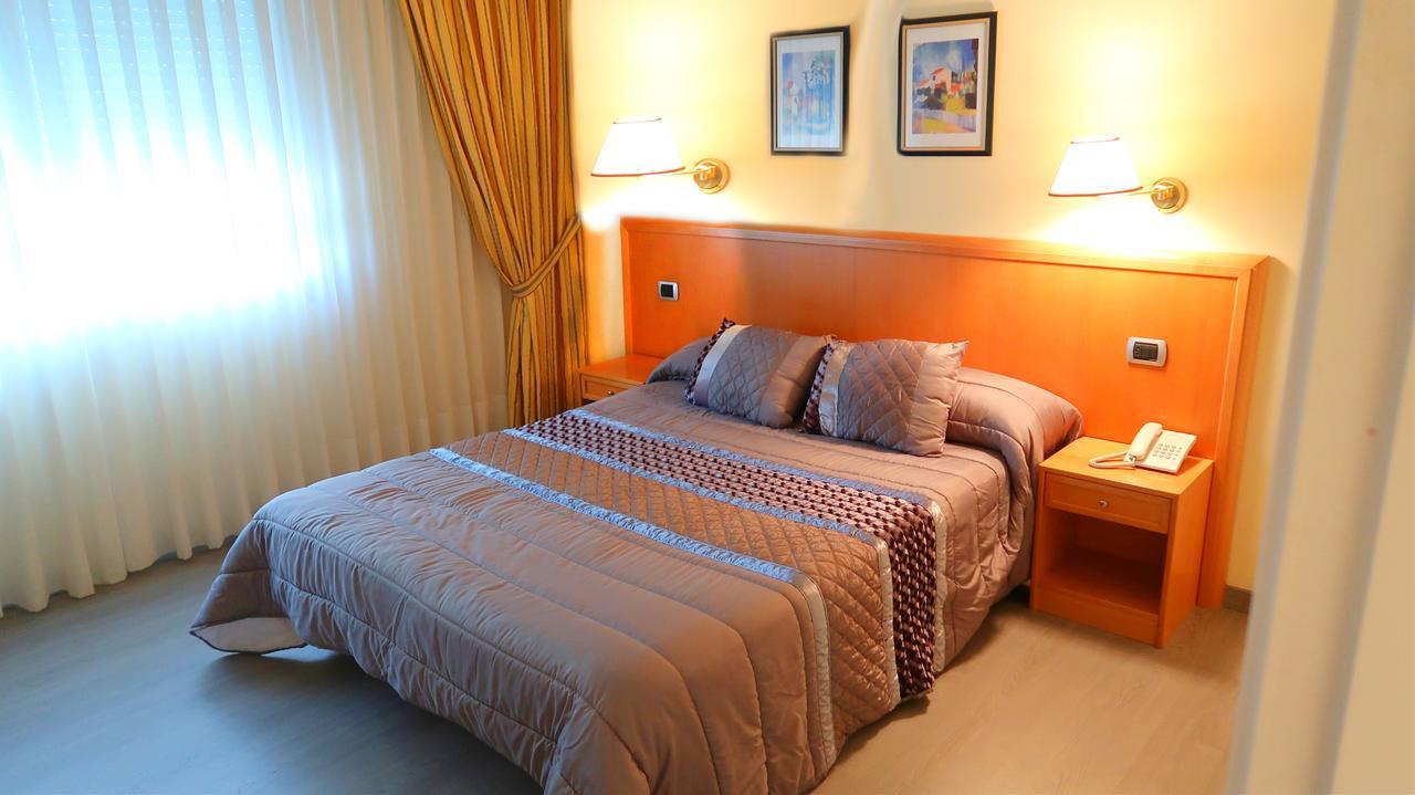 Hospedaje Y Hotel O Camino О-Барко-де-Вальдеоррас Экстерьер фото