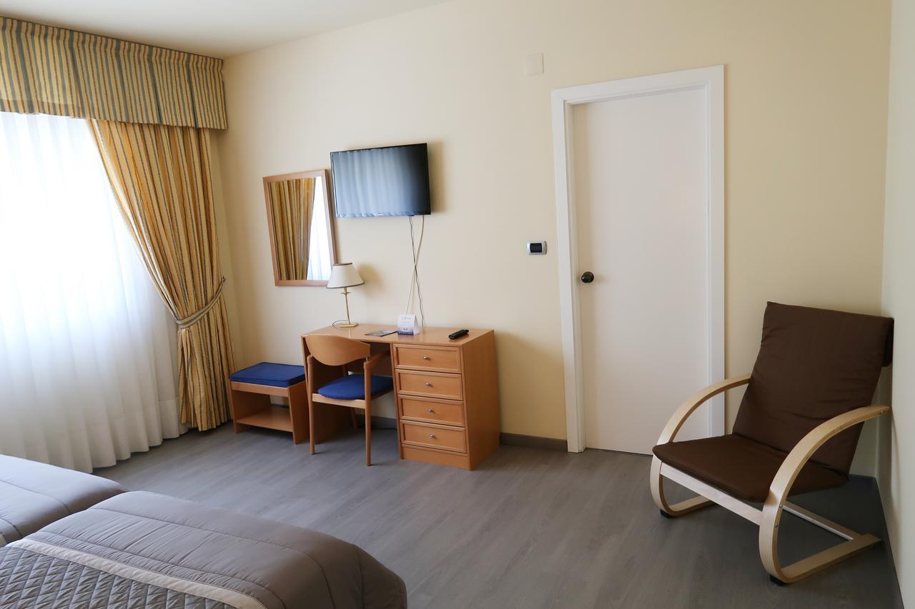 Hospedaje Y Hotel O Camino О-Барко-де-Вальдеоррас Экстерьер фото